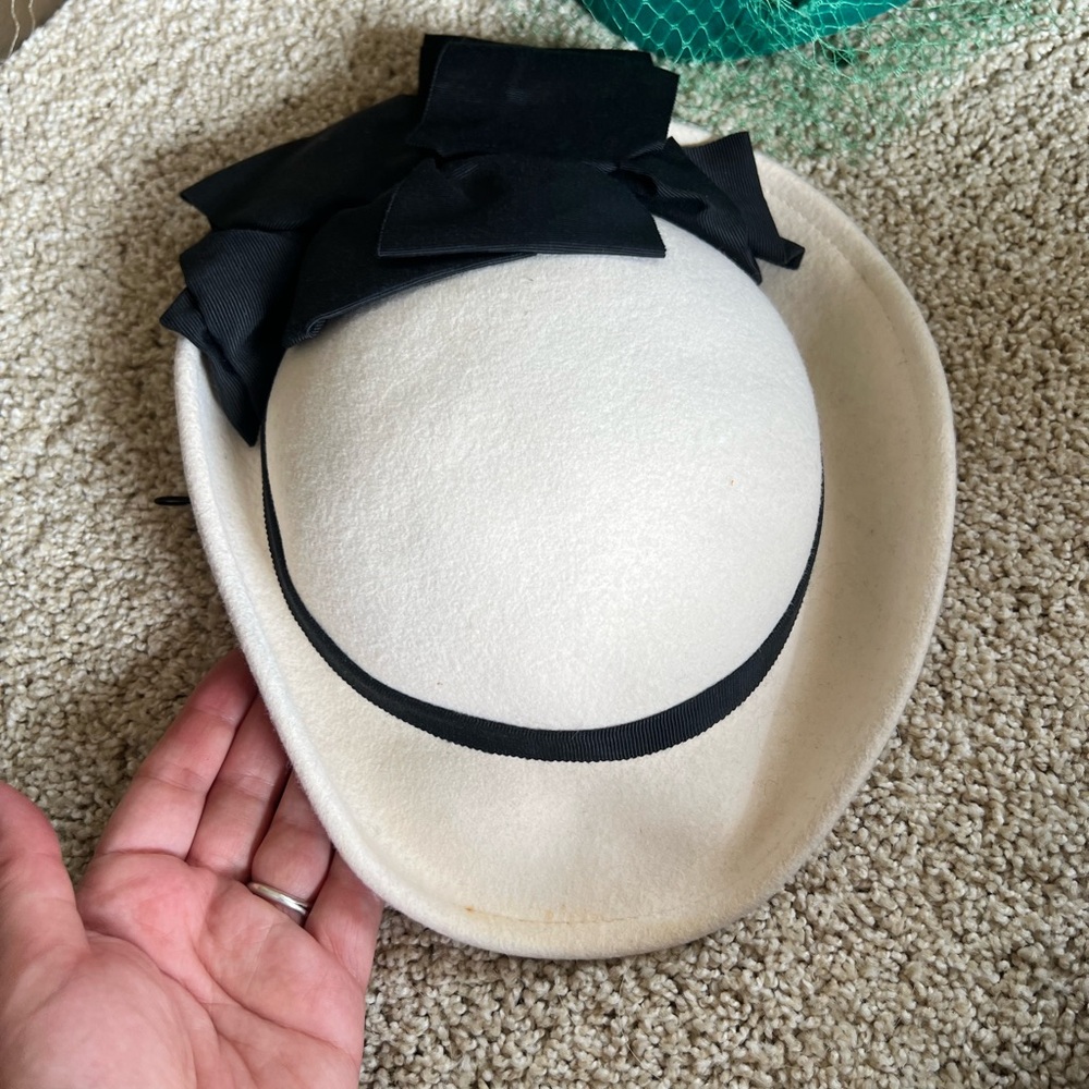 1980s Vintage Elegant Sonni Black and Cream Women's Wool Hat